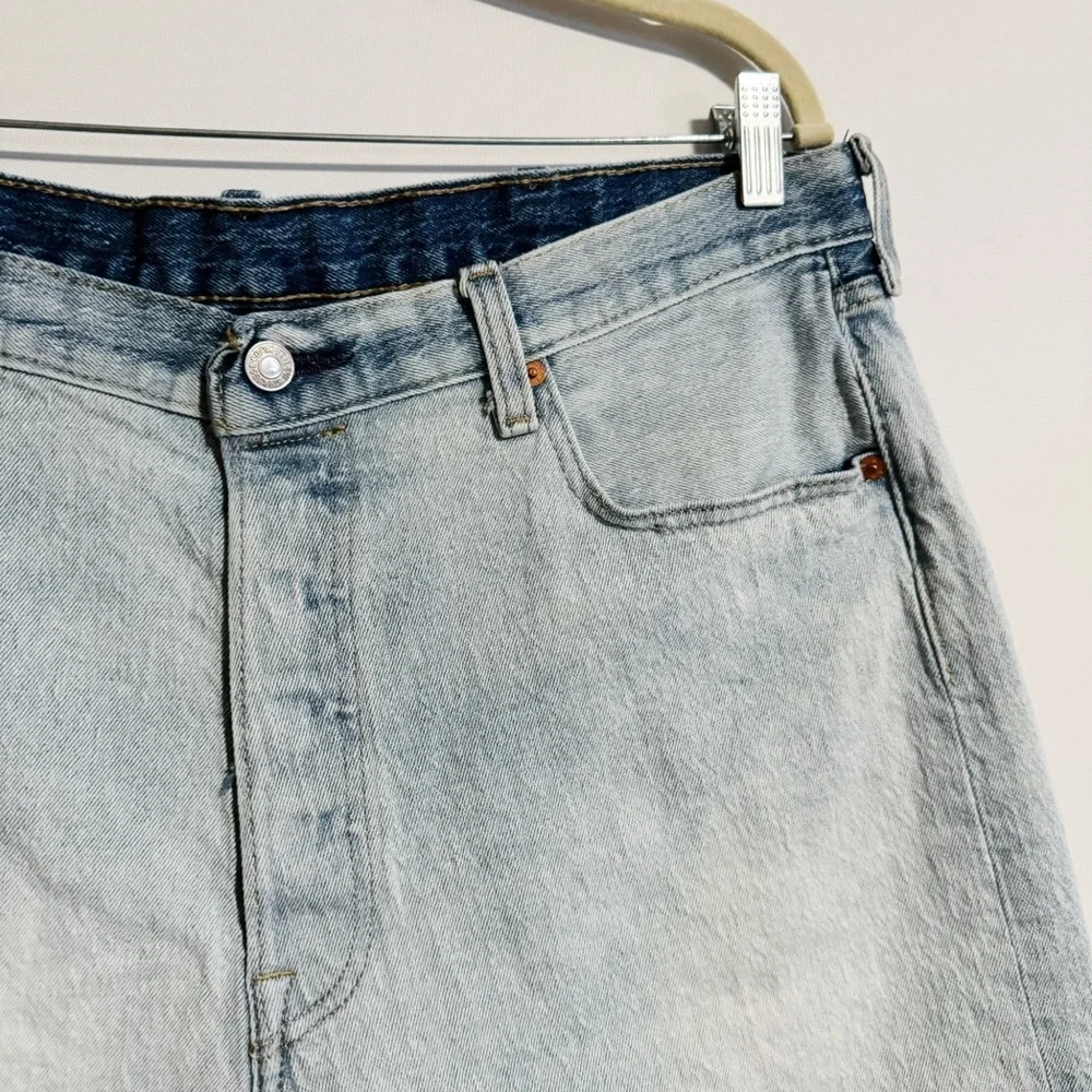 Levi’s - Light Wash 501 Jean Shorts